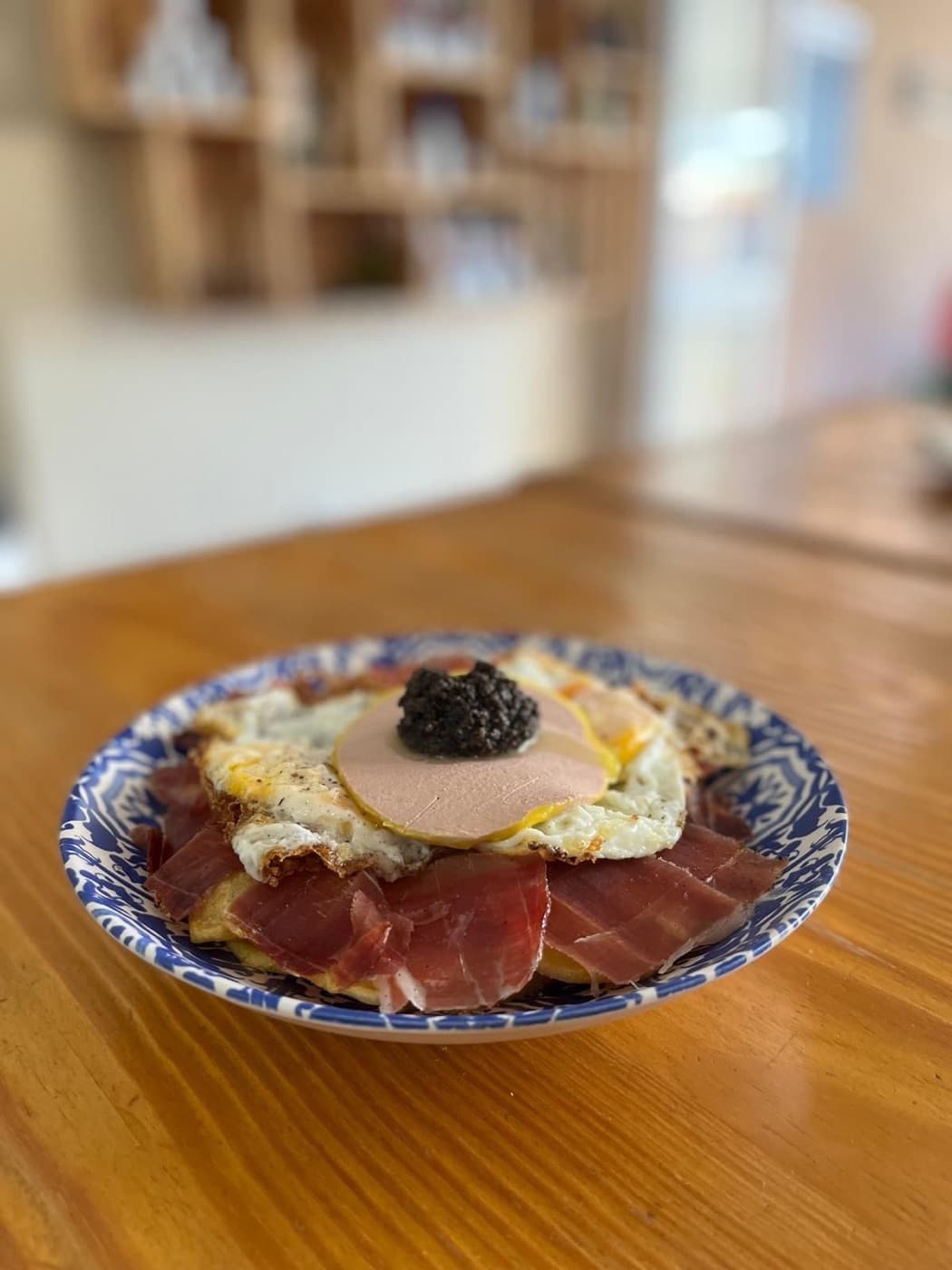 Huevos rotos con jamón ibérico de Casa Ata, Torrox Costa